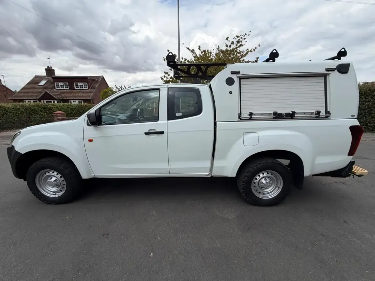 Used Isuzu D-Max 162 HP (119 kW) 2018 White Pickup