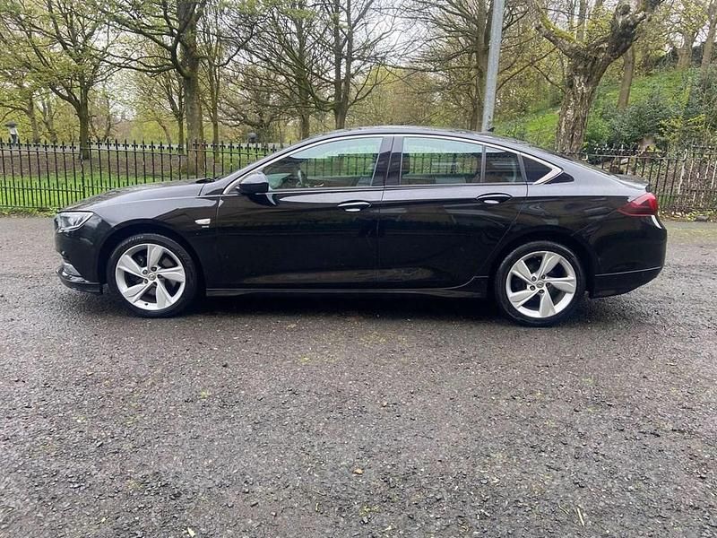 Used Vauxhall Insignia SRi 170 HP (125 kW) 2018 Black Hatchback