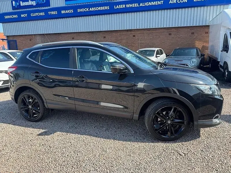Used Nissan Qashqai Tekna 110 HP (80 kW) 2015 Black SUV