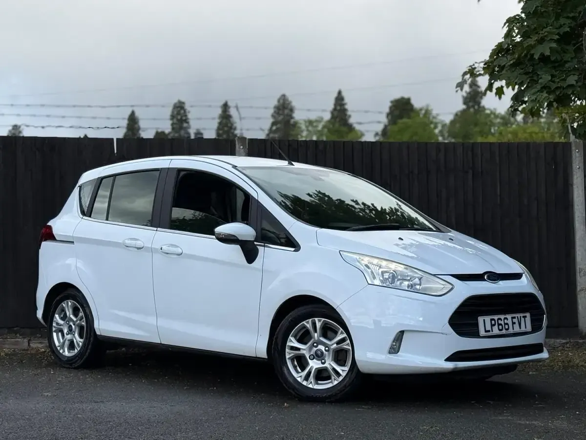 Used Ford B-MAX Zetec 90 HP (66 kW) 2016 White MPV