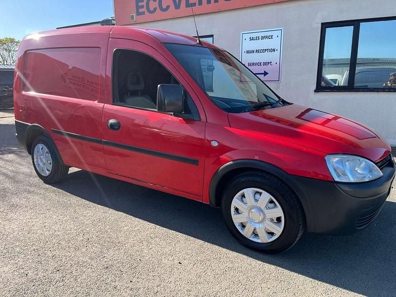 Used Vauxhall Combo 75 HP (55 kW) 2010 Red MPV