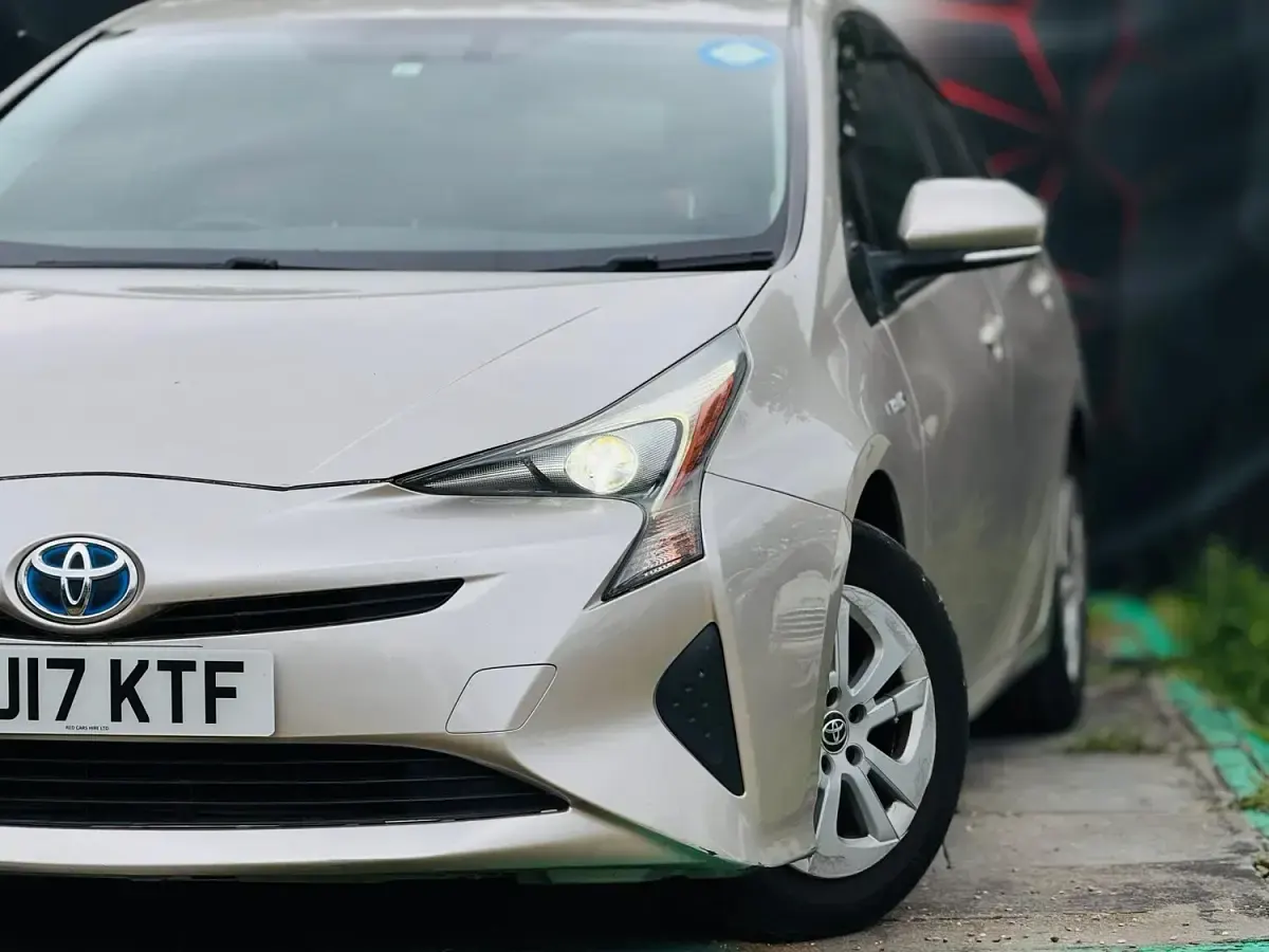 Used Toyota Prius 70 HP (51 kW) 2022 Silver Hatchback