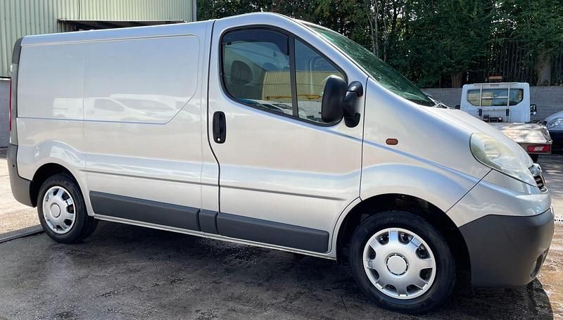 Used Vauxhall Vivaro 90 HP (66 kW) 2010 Silver MPV