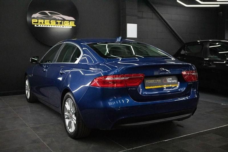 Usado Jaguar XE Prestige 240 HP (176 kW) 2016 Azul Sedan