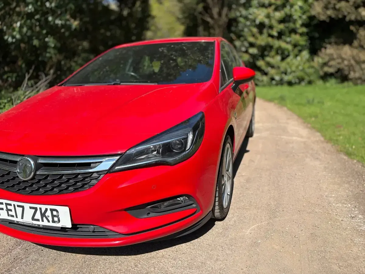 Usado Vauxhall Astra SRi 2017 Rojo Utilitario