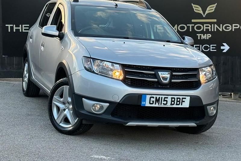 Used 2015 Dacia Sandero Lauréate | £3,895 (Fair price) - Image 1/1