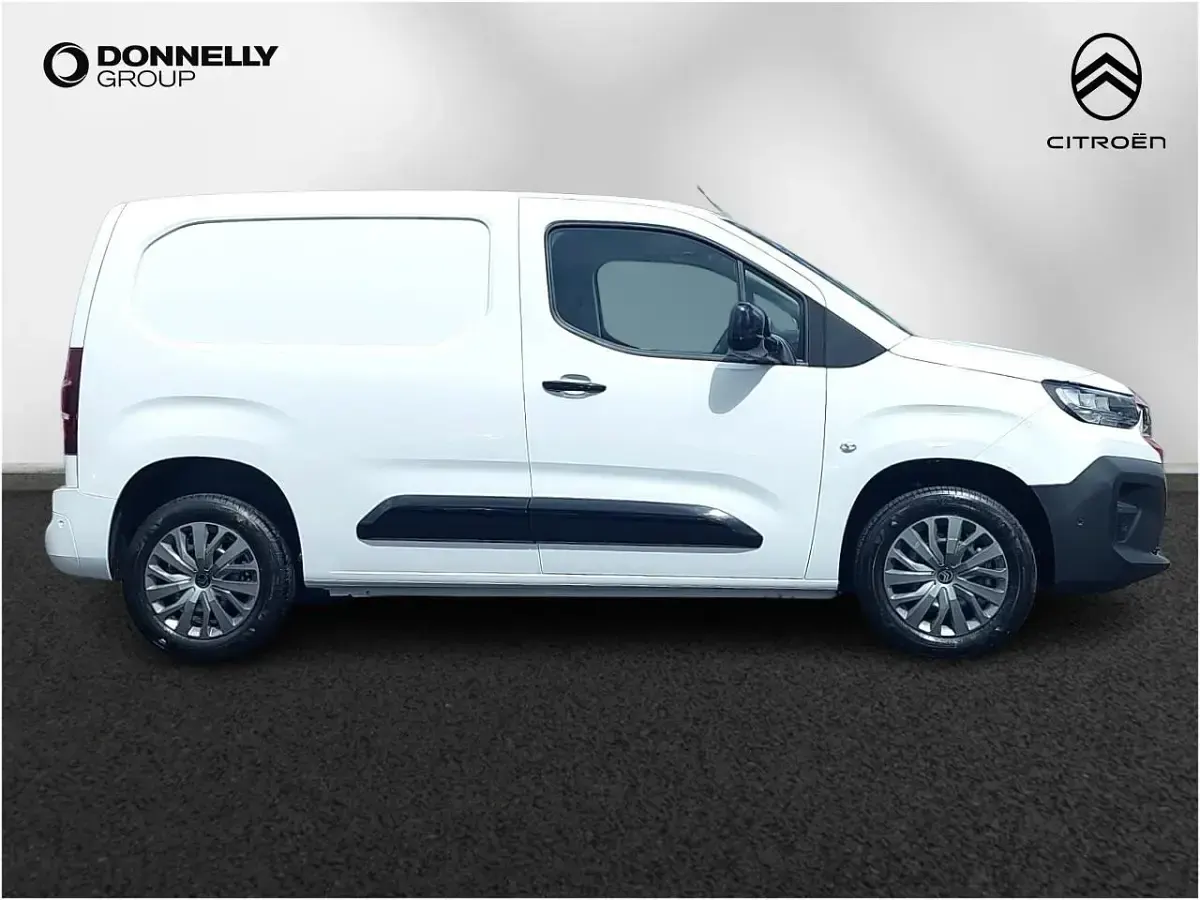 New Citroën Berlingo 101 HP (74 kW) 2026 White MPV