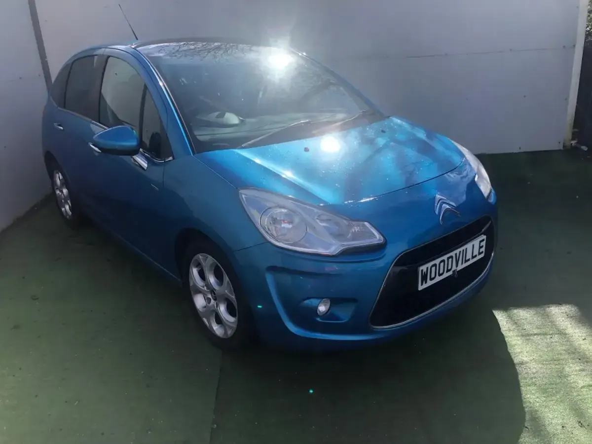 Begagnad Citroën C3 Exclusive 90 HK (66 kW) 2010 Blå Halvkombi