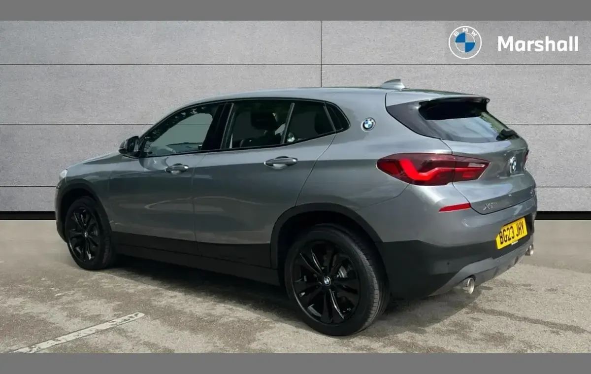 Usado BMW X2 Sport Line 178 CV (130 kW) 2023 Gris SUV