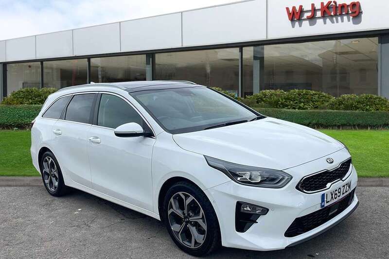White Used 2019 Kia Ceed First Edition Hatchback | £14,295 (Fair price) - Image 1/3