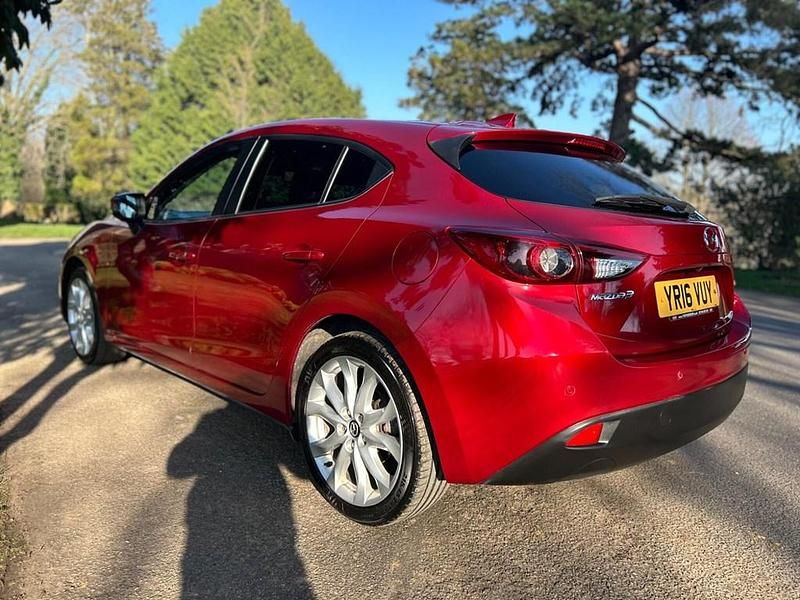 Used Mazda 3 Inclusive 105 HP (77 kW) 2016 Red Hatchback