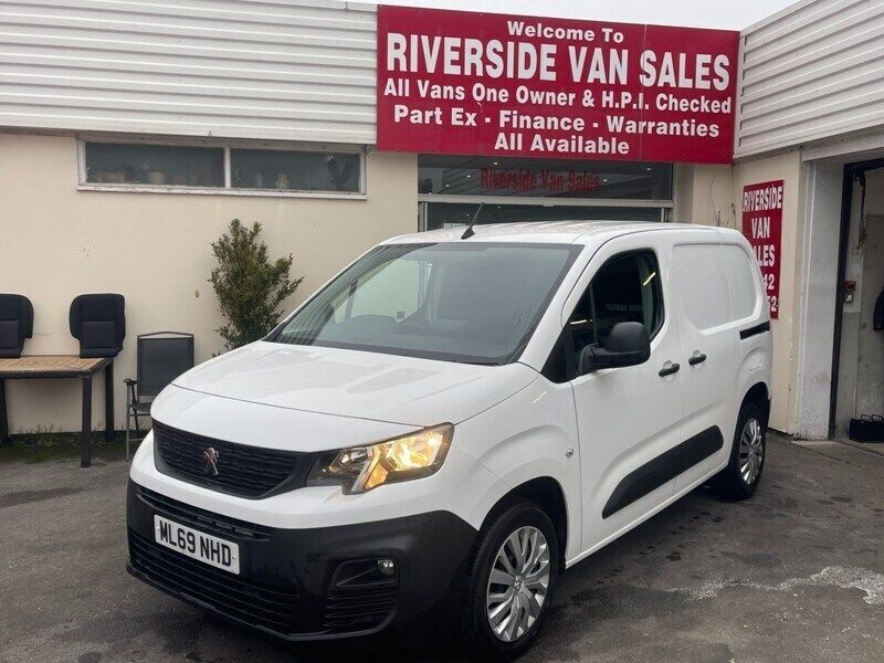 White Used 2019 Peugeot Partner MPV | £7,995 (Fair price) - Image 1/4