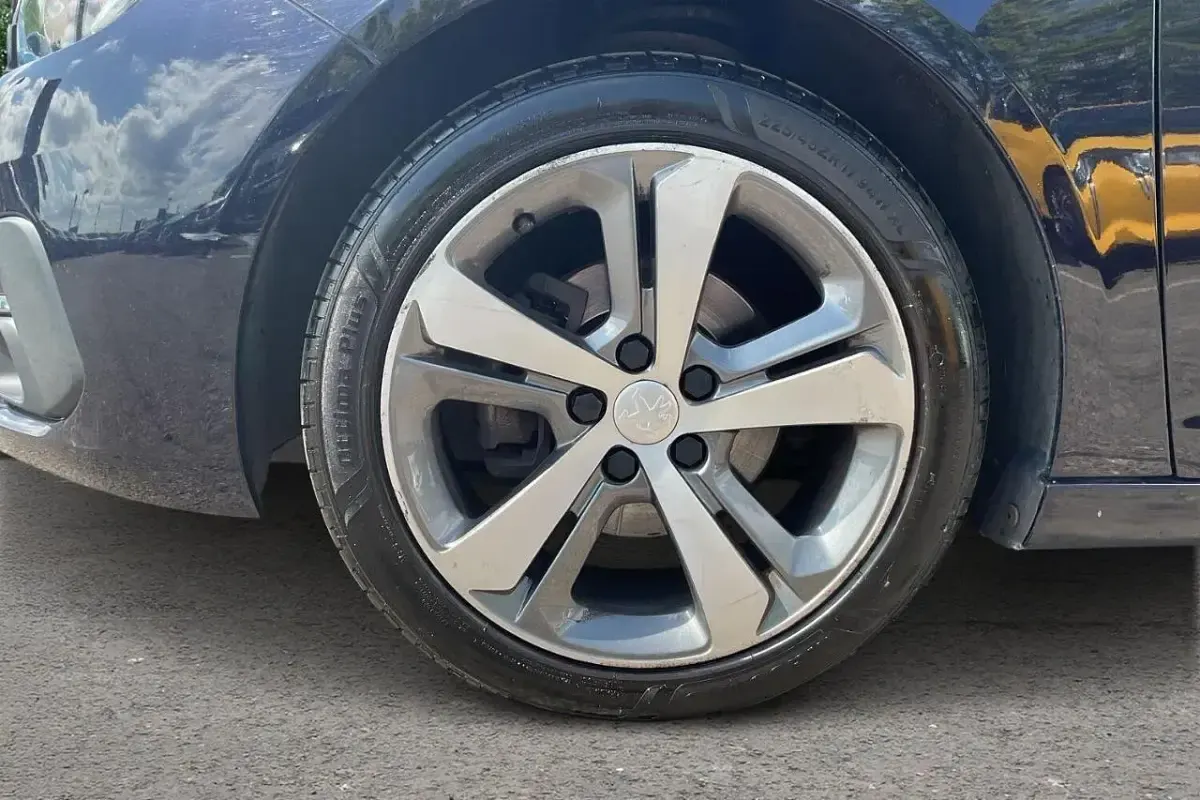 Usado Peugeot 308 Allure 131 CV (96 kW) 2019 Azul Utilitario