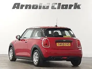 Used Mini ONE Classic 102 HP (75 kW) 2019 Red Hatchback