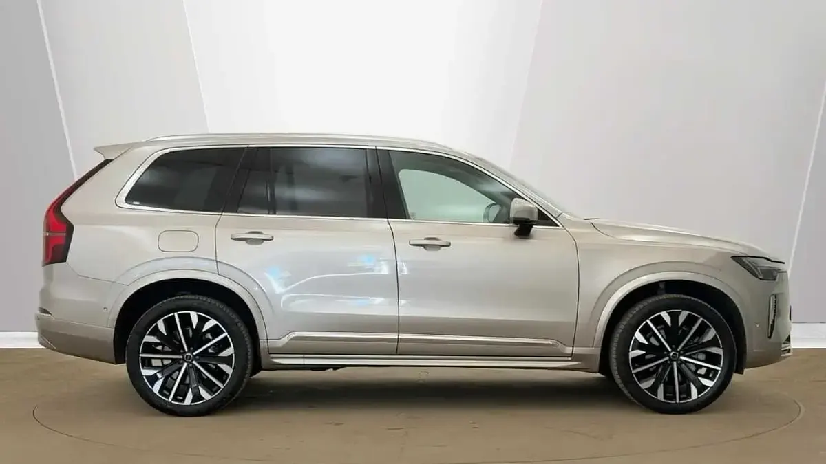 Usado Volvo XC90 Ultra 250 HP (183 kW) 2025 Dourado SUV