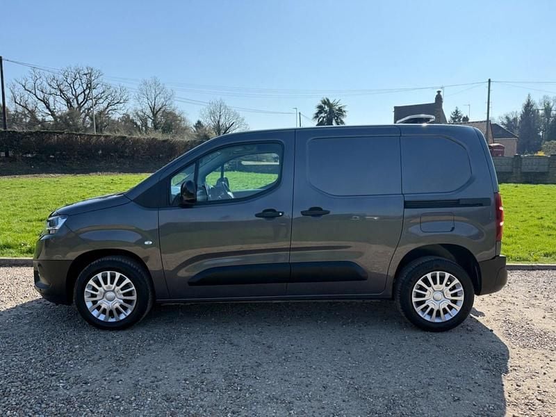 Used Toyota Proace 120 HP (88 kW) 2023 Grey MPV