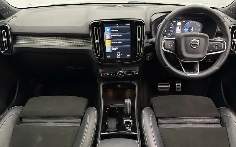 Used Volvo XC40 Plus 211 HP (155 kW) 2021 Black SUV