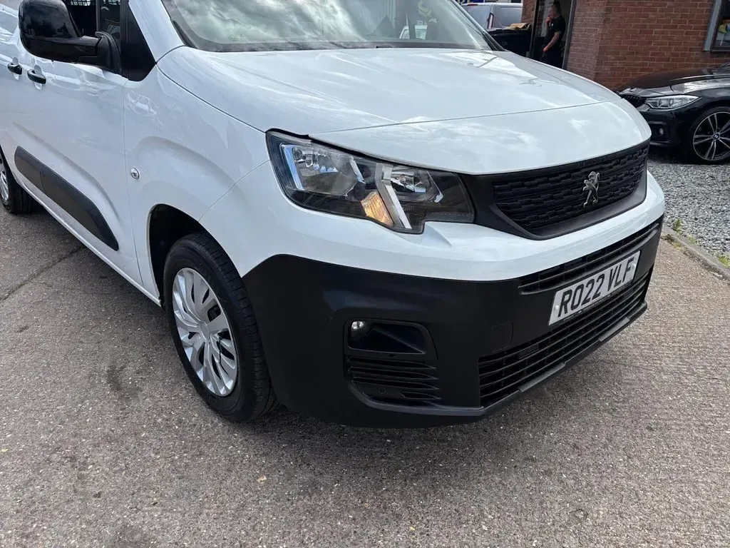 Used Peugeot Partner Premium 131 HP (96 kW) 2022 White MPV
