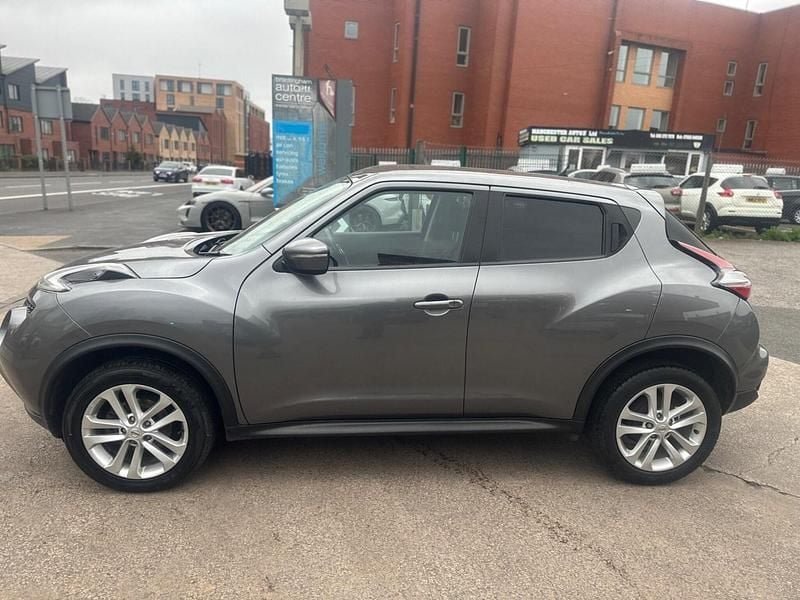 Usado Nissan Juke Acenta 110 HP (80 kW) 2017 Cinzento SUV