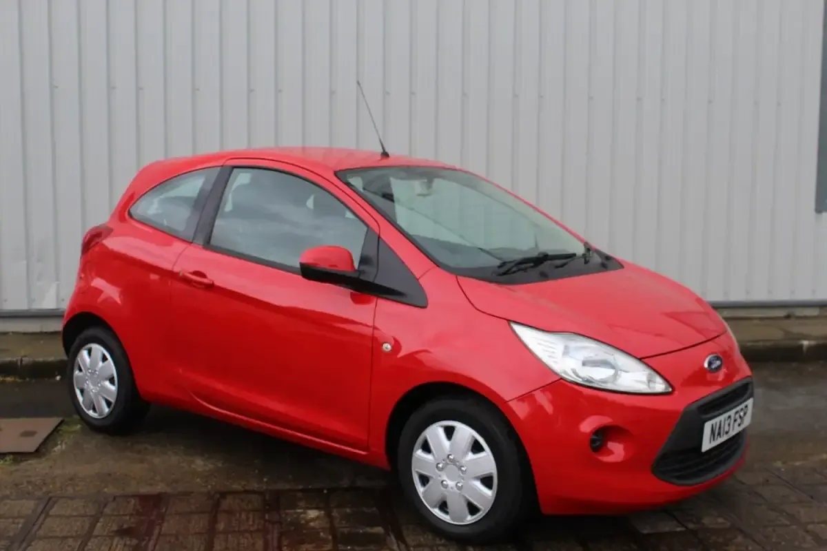 Used Ford Ka 69 HP (50 kW) 2013 Red Hatchback