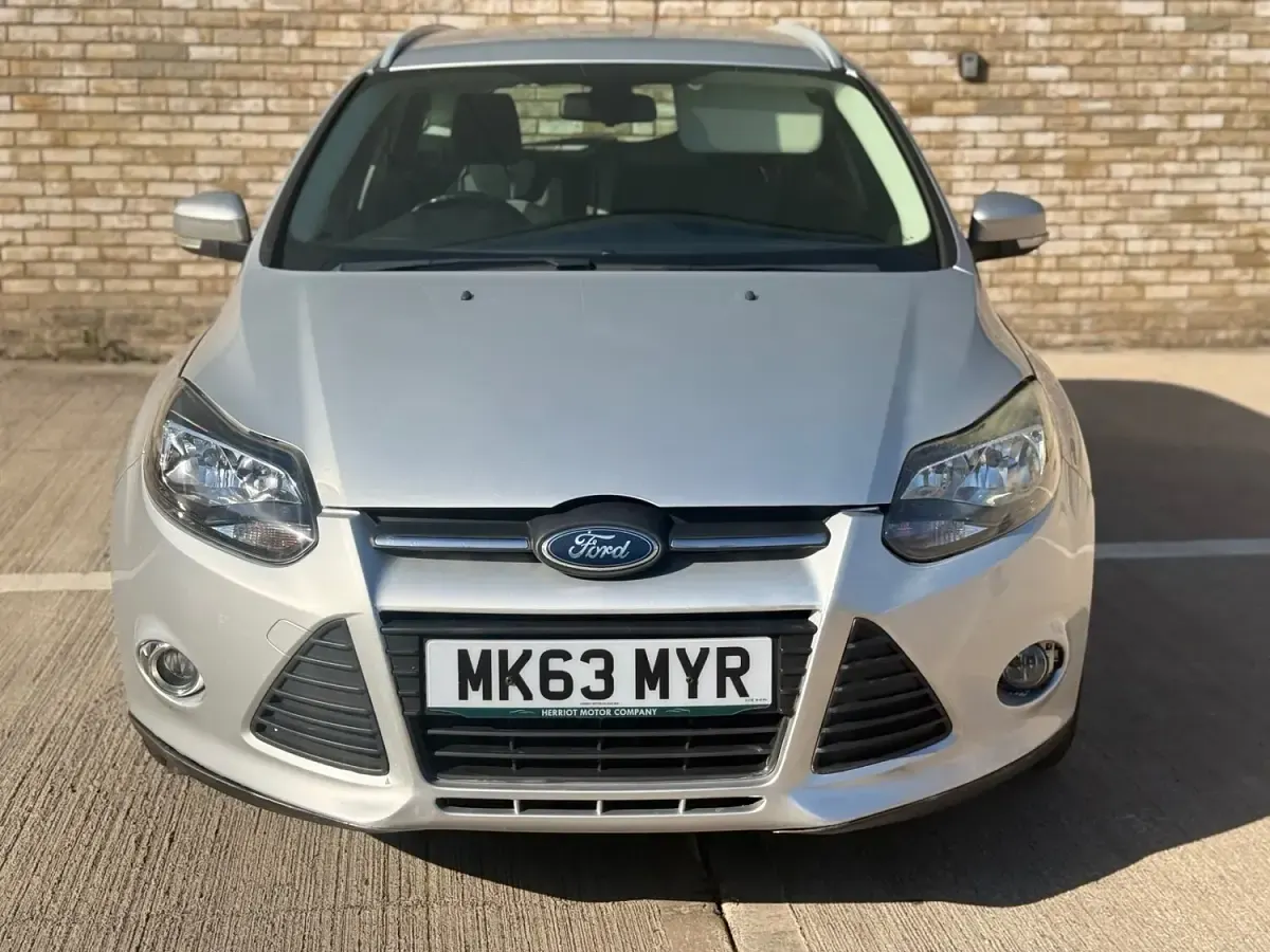Used Ford Focus Zetec 125 HP (91 kW) 2013 Silver Estate