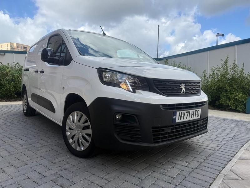 White Used 2021 Peugeot Partner Premium Van | £7,995 (Fair price) - Image 1/4