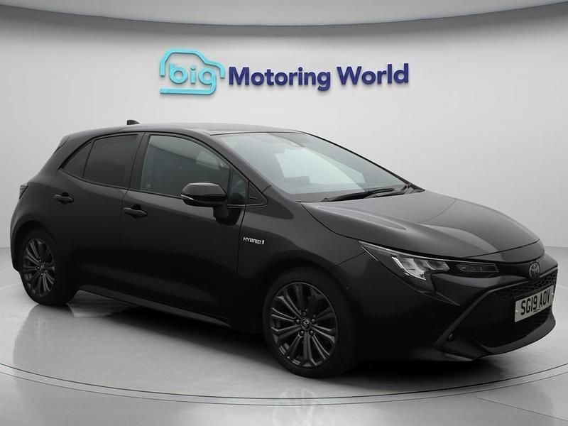 Black Used 2019 Toyota Corolla Design Hatchback | £14,100 (Fair price) - Image 1/4