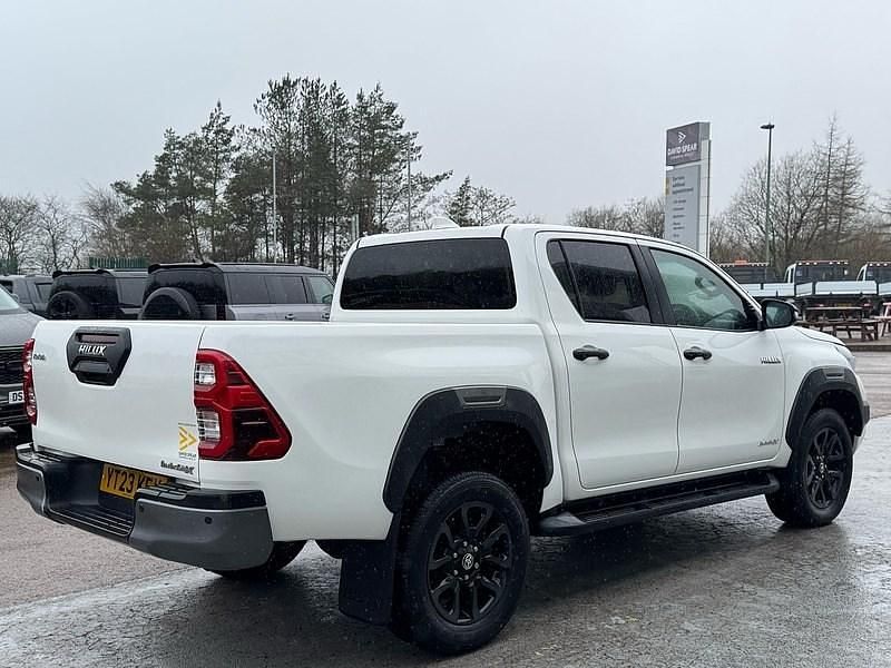 Used Toyota HiLux 204 HP (150 kW) 2023 White Pickup
