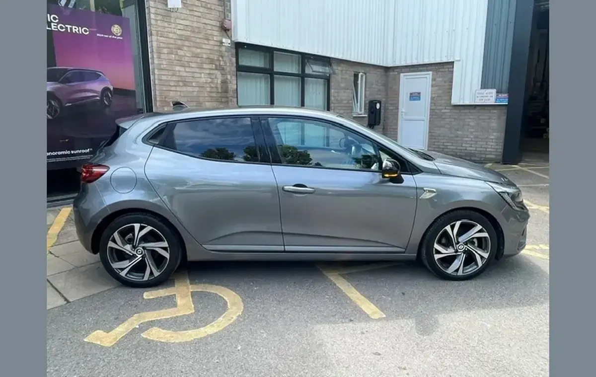 Used Renault Clio RS Line 140 HP (102 kW) 2023 Metallic grey  Hatchback