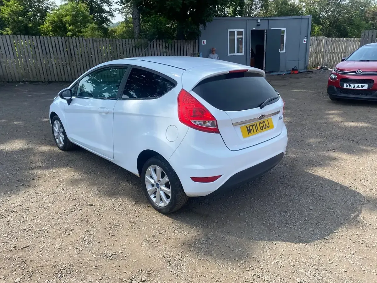 Used Ford Fiesta Zetec 2011 White Hatchback