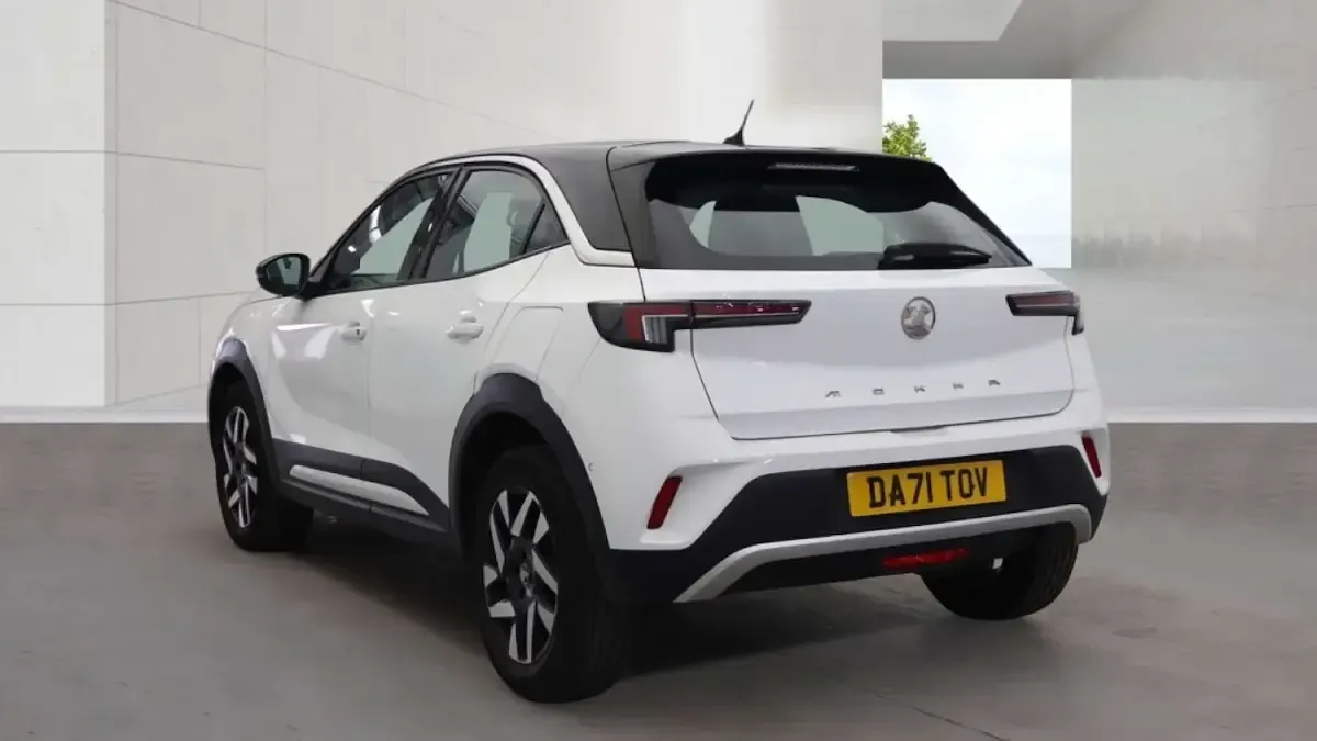 Used Vauxhall Mokka Elite 98 HP (72 kW) 2021 White SUV
