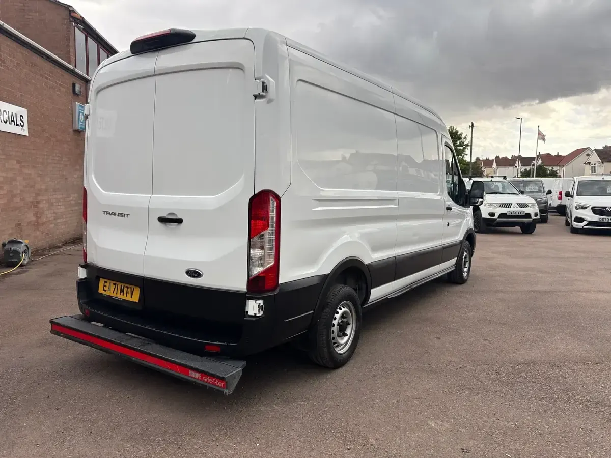 Used Ford Transit 105 HP (77 kW) 2021 White Van