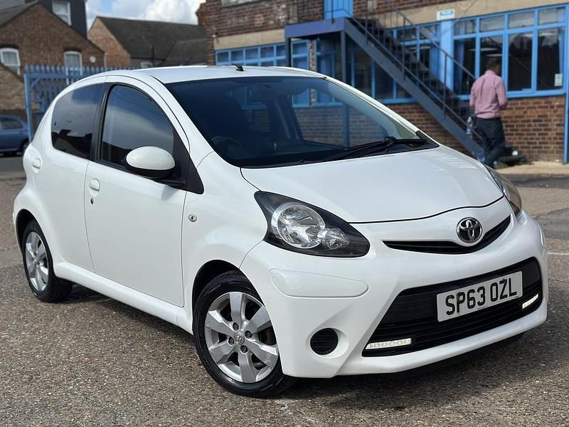 White Used 2013 Toyota Aygo Style Hatchback | £2,495 (Fair price) - Image 1/4