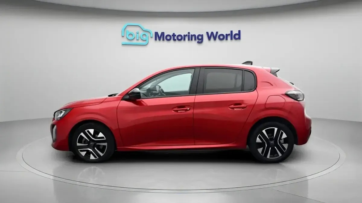 Used Peugeot 208 Allure 101 HP (74 kW) 2024 Red Hatchback