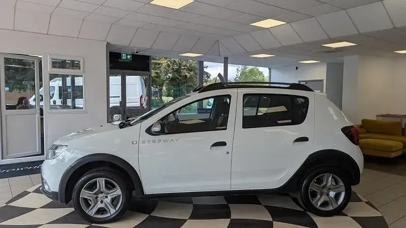 Used Dacia Sandero Stepway Ambiance 2017 White Hatchback
