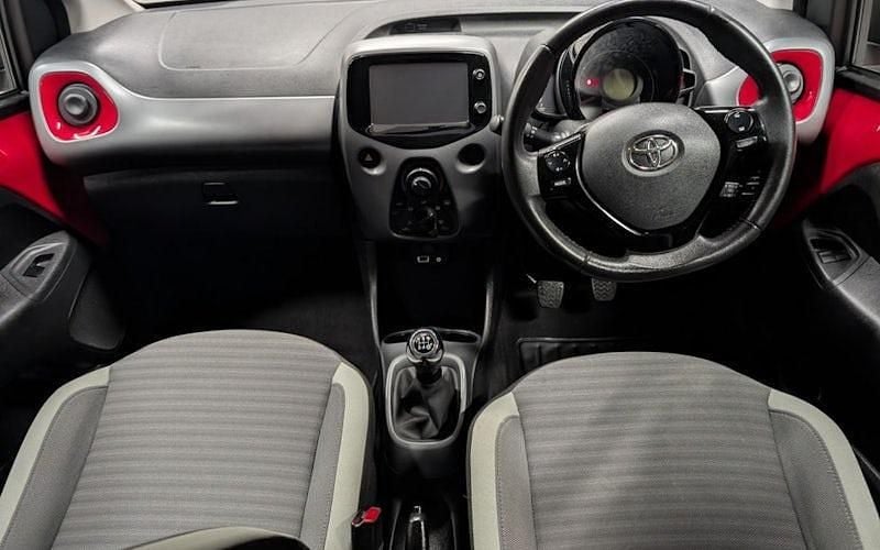 Second-hand Toyota Aygo X-play 72 CP (52 kW) 2020 Hatchback