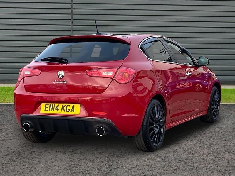 Used Alfa Romeo Giulietta 170 HP (125 kW) 2014 Red Hatchback