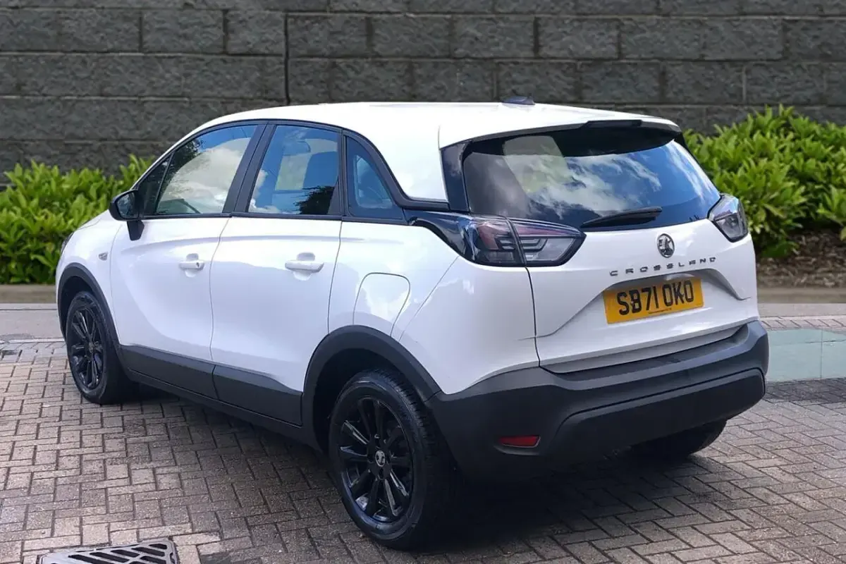 Used Vauxhall Crossland Edition 82 HP (60 kW) 2022 White SUV