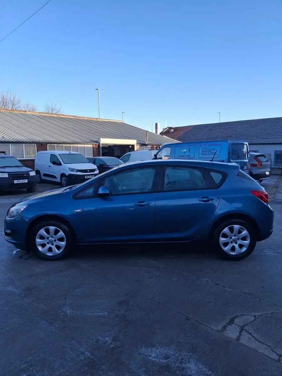 Used Vauxhall Astra Design Edition 2015 Blue Hatchback