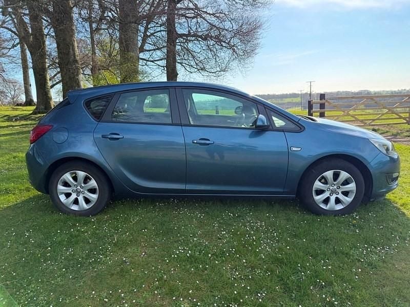 Used Vauxhall Astra Design Edition 2014 Blue