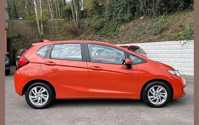 Used Honda Jazz SE 102 HP (75 kW) 2016 Orange Hatchback