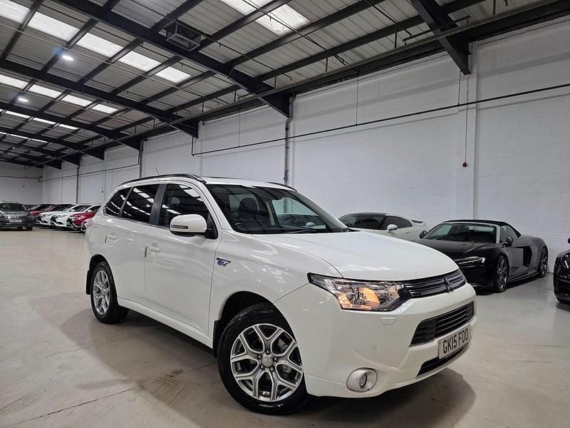 Used Mitsubishi Outlander P-HEV 2015 White SUV