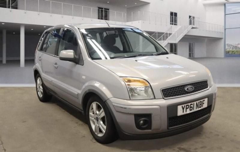 Silver Used 2011 Ford Fusion Zetec Hatchback | £2,295 (Fair price) - Image 1/4