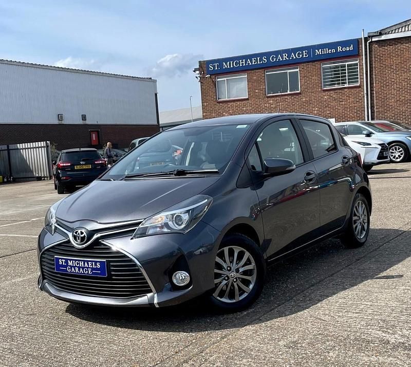 Grey Used 2016 Toyota Yaris Hatchback | £11,495 (A bit pricey) - Image 1/4