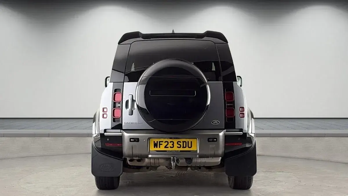 Usado Land Rover Defender SE Dynamic 250 CV (183 kW) 2023 Gris SUV