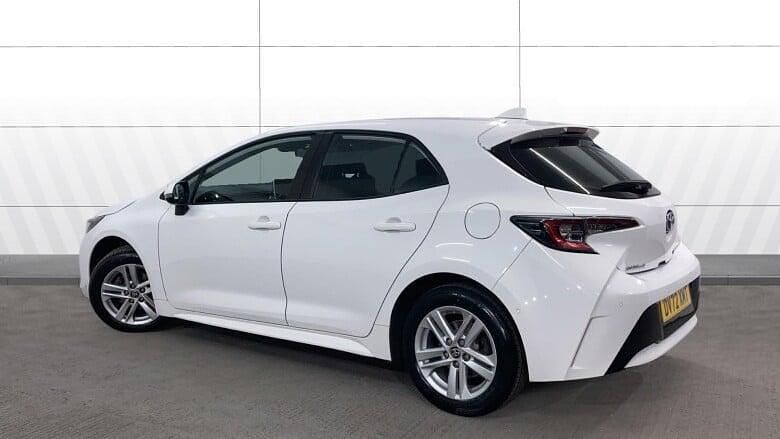 Used Toyota Corolla 122 HP (89 kW) 2022 White Hatchback