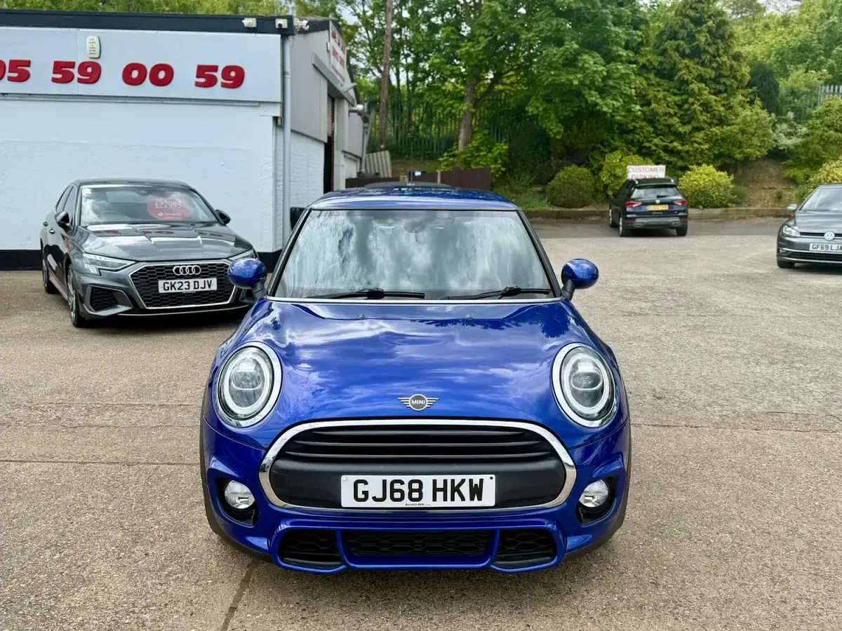 Used Mini ONE Hatch 100 HP (73 kW) 2018 Blue Hatchback