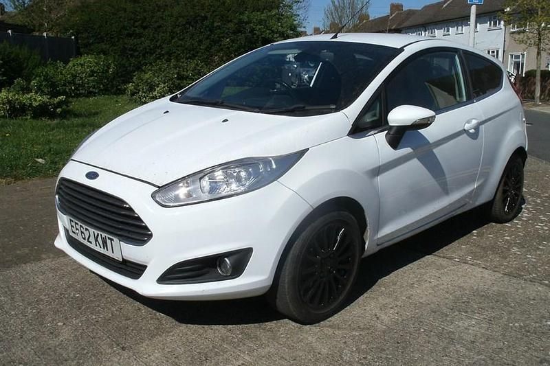Used Ford Fiesta Titanium 2012 White Hatchback