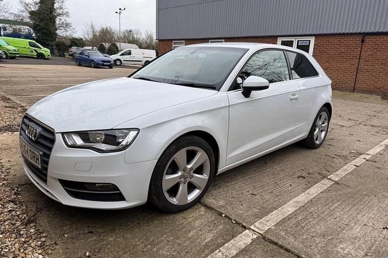 Used Audi A3 Sport 125 HP (91 kW) 2014 White Hatchback