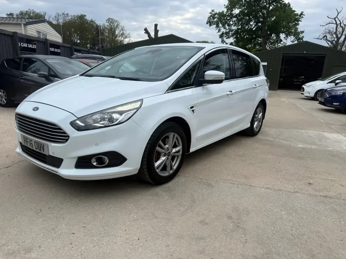 Usado Ford S-MAX Titanium 150 HP (110 kW) 2016 Branco Monovolume